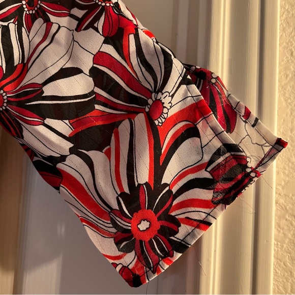 Beautiful floral print women’s blouse with built-in tank top - Picture 4 of 10